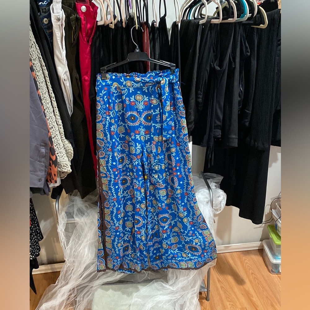 Adorable, wide, leg printed pants with slit on the side with elastic waist